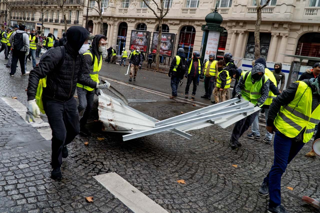 Disturbios en París dejó 140 personas detenidas y al menos 80 heridos