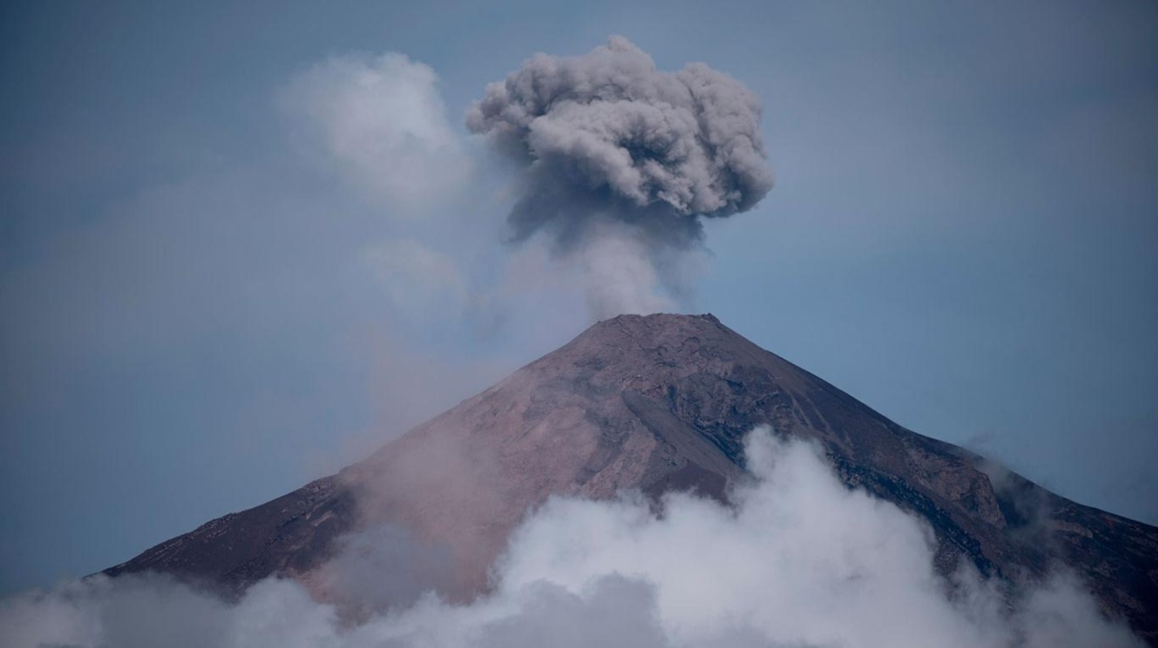 Comunidades guatemaltecas en alertas por el Volcán de Fuego