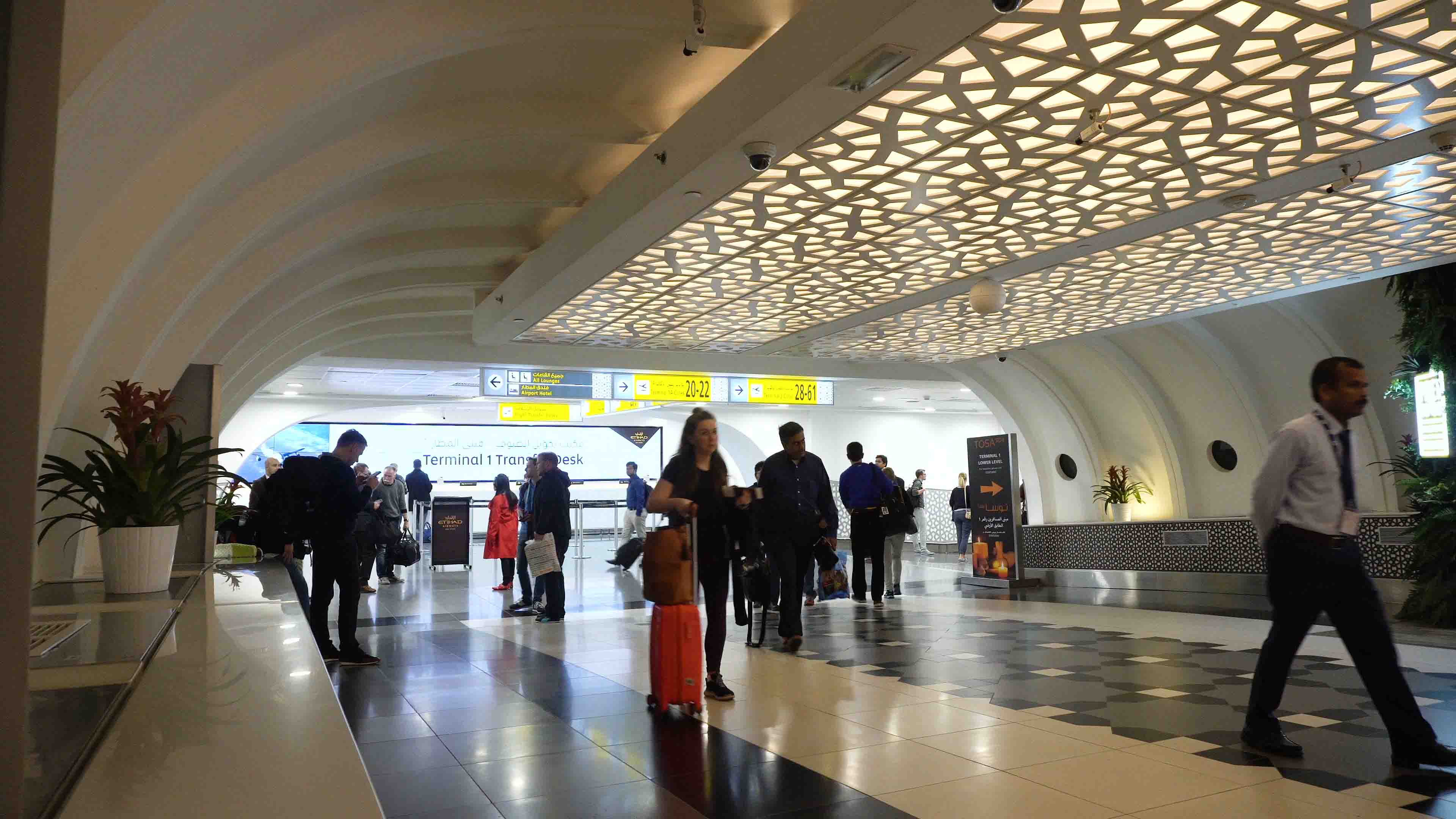 Cada día unas 8 mil personas atravesarán el pasaje de una superficie de 16 metros cuadrados y que une las terminales uno y tres de la terminal aérea