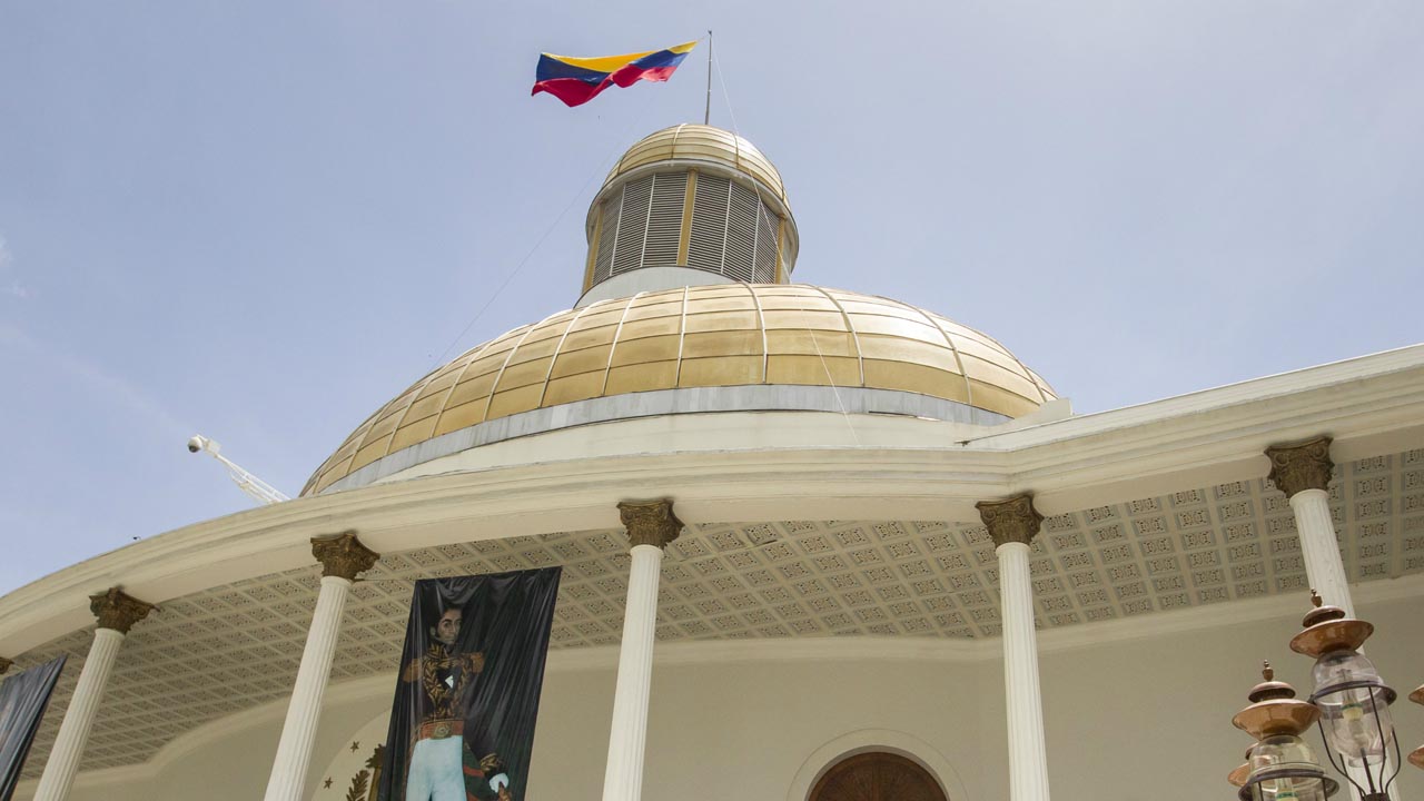 La Asamblea Nacional fijó las condiciones jurídicas para traspasar el poder del ejecutivo al legislativo
