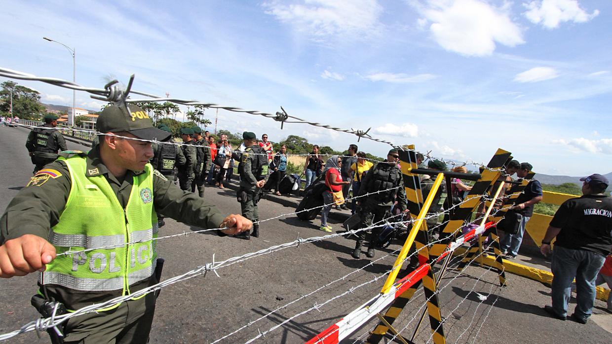 Según el Ministerio de Asuntos Exteriores colombiano, han salido “más de 8.000 por los pasos fronterizos habilitados en el Norte de Santander”
