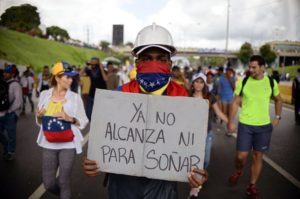 Miles de venezolanos protestan constantemente ante las condiciones adversas que se viven en Venezuela