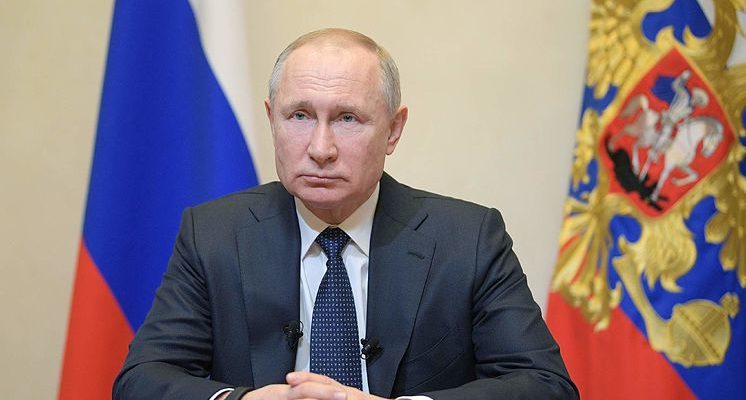 Serguéi Komkov indicó que el presidente ruso “contribuye activamente al arreglo pacífico de los conflictos que surgen en el planeta”