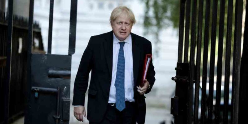 Boris Johnson permanece en unidad de cuidados intensivos por coronavirus