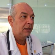 Infectólogo Julio Castro informó que tiene COVID-19