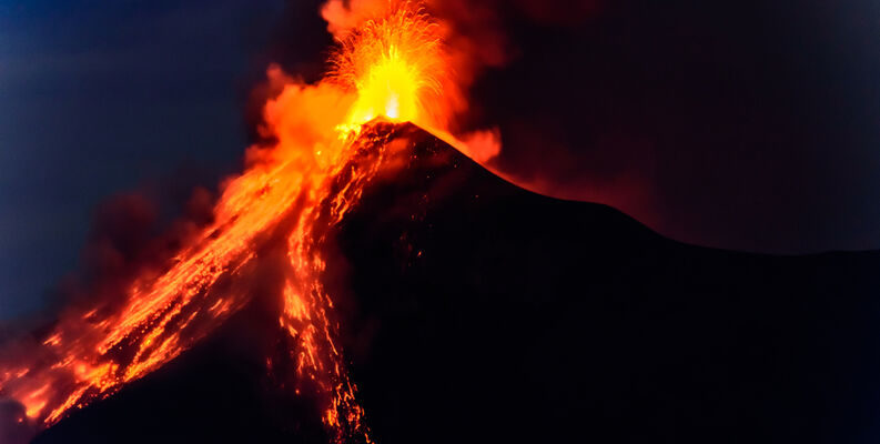 Al menos 15 volcanes registraron actividad la noche del viernes