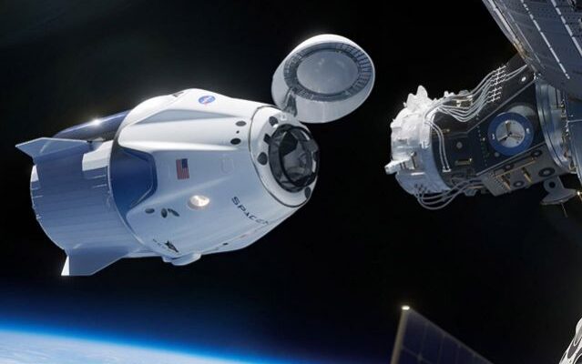 La Cápsula de SpaceX llegó a la EEI tras 19 horas de Vuelo