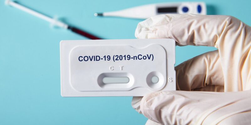 EE.UU. autoriza la primera prueba casera de coronavirus