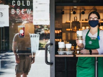 Starbucks se reorganiza y decide cerrar numerosas cafeterías a consecuencia del COVID-19