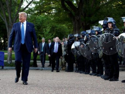 Trump anuncia decreto para incentivar buenas prácticas en la Policía