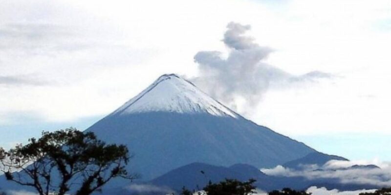 Volcán Sangay extiende ceniza por varias provincias de Ecuador