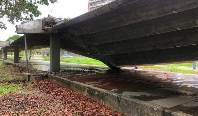 Techo del pasillo de la UCV se desplomó