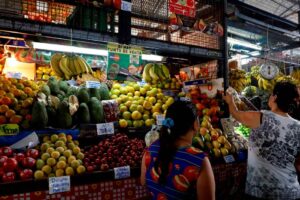 Venezolanos necesitan 138 salarios para adquirir la canasta básica