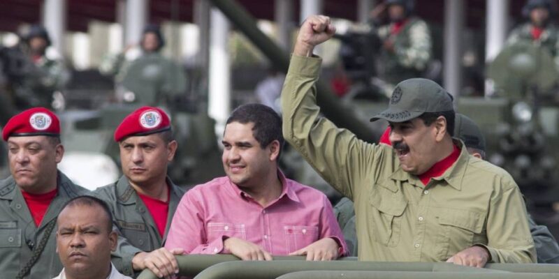 EE.UU. sanciona a dos "socios de confianza" de Maduro y su hijo