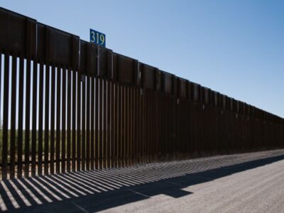 Huracán Hanna derribó el muro fronterizo de Texas