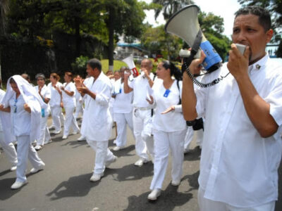 Gremios de enfermeros exigen mejoras laborales al gobierno nacional