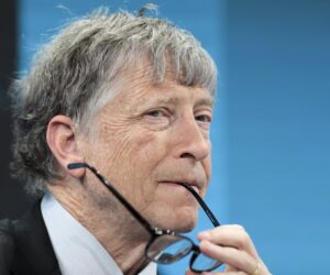 Bill Gates considera que la pandemia terminará en el 2021