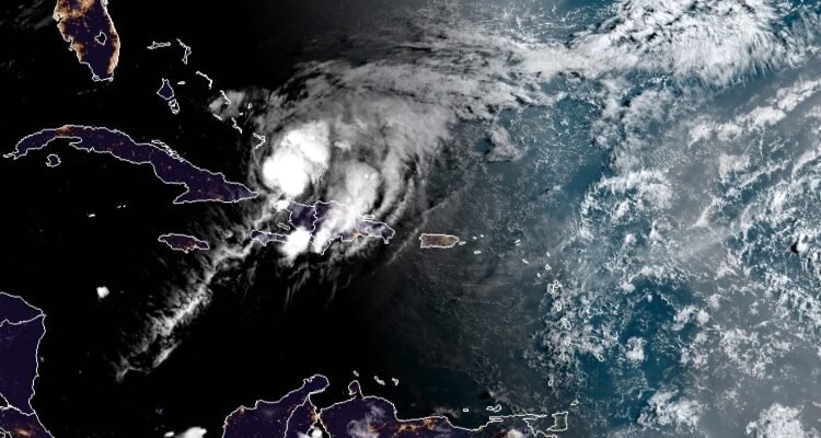 Florida y Bahamas se preparan para la llegada del huracán Isaías
