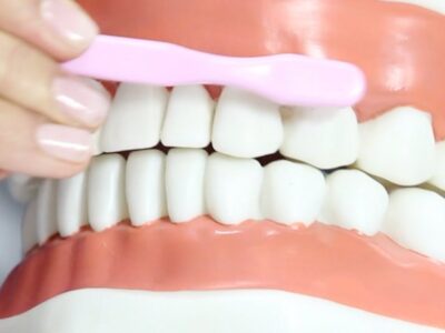 Los especialistas destacan que, "los virus pasan de la mano a la mucosa oral" por ello es importante mantener una correcta higiene bucal