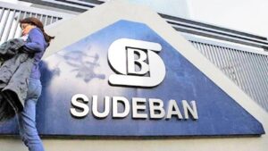Sudeban prohibió a los bancos el otorgamiento de créditos en dólares