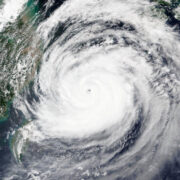 Japón se prepara para Haishen, el tifón más fuerte en décadas