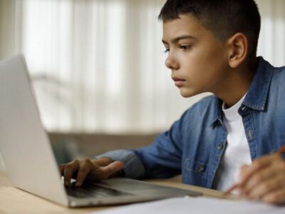Venezolanos califican como “deficiente” la educación online