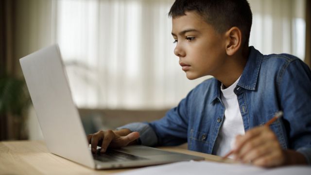 Venezolanos califican como “deficiente” la educación online