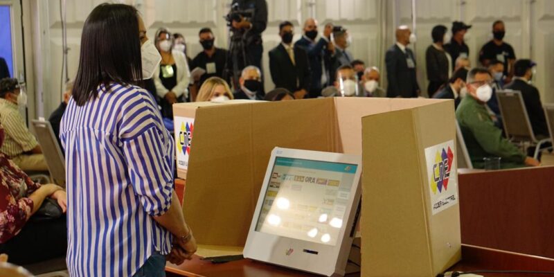 CNE presentó nuevas máquinas de votación para las elecciones legislativas