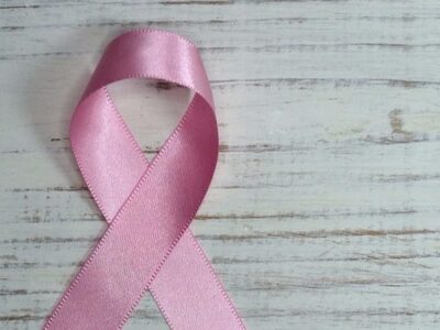 La autoexploración mamaria es vital para detectar el cáncer de mamá