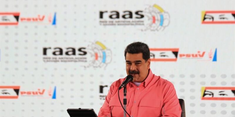 Maduro ofrece premios a comunidades con mayor participación en elecciones del 6D