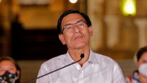 Prohíben la salida de Perú del expresidente Martín Vizcarra