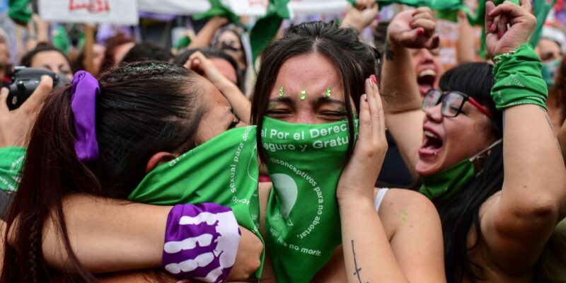Senado de Argentina legalizó el aborto seguro