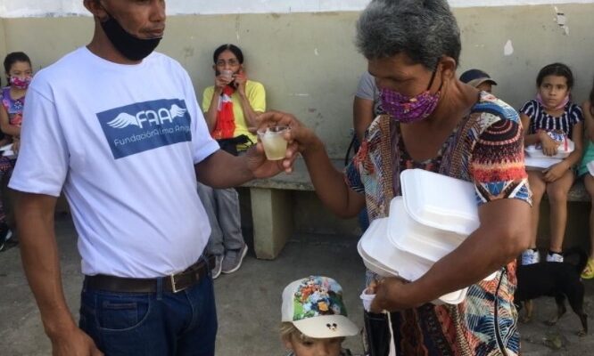 Llegada de la Navidad: Enrique Romero y Alma Amiga hicieron donativos en Petare