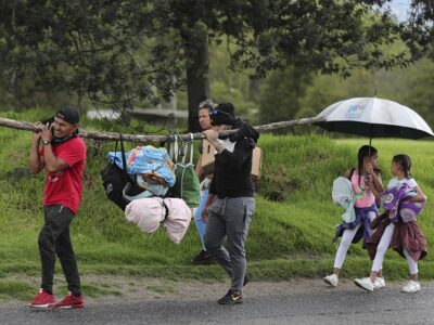 OEA: Cierre de fronteras lleva a venezolanos a salir del país por trochas