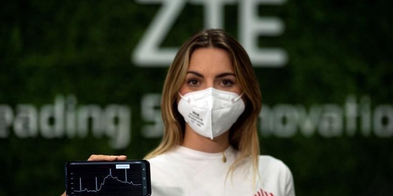 Doble Llave - ZTE presentó YouCare, una camiseta inteligente 5G