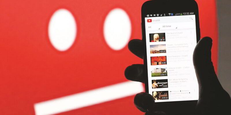 YouTube advierte a los usuarios antes de publicar comentarios ofensivos