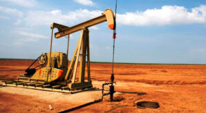 Empresas privadas y mixtas podrían mejorar la producción petrolera 