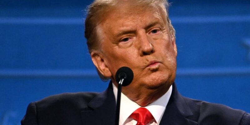DOBLE LLAVE -Twitter suspendió definitivamente la cuenta de Trump para evitar riesgos de violencia
