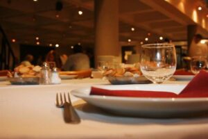 Restaurantes fomentan las reservaciones digitales como medida preventiva 