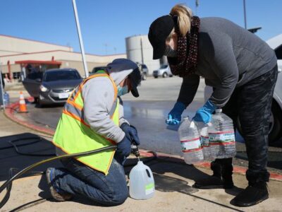 Texas se mantiene sin agua potable tras una fuerte nevada
