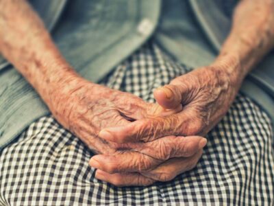 ¿Qué actividades previenen la demencia en adultos mayores?