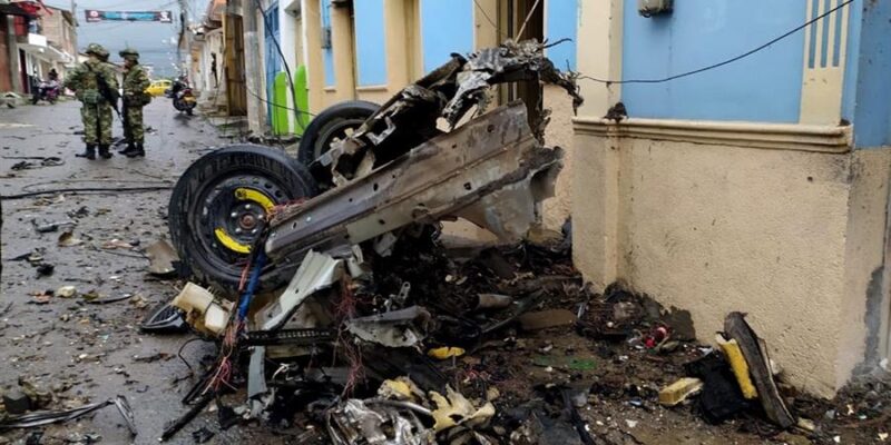 DOBLE LLAVE - Explosión de auto bomba en Colombia dejó al menos 19 heridos