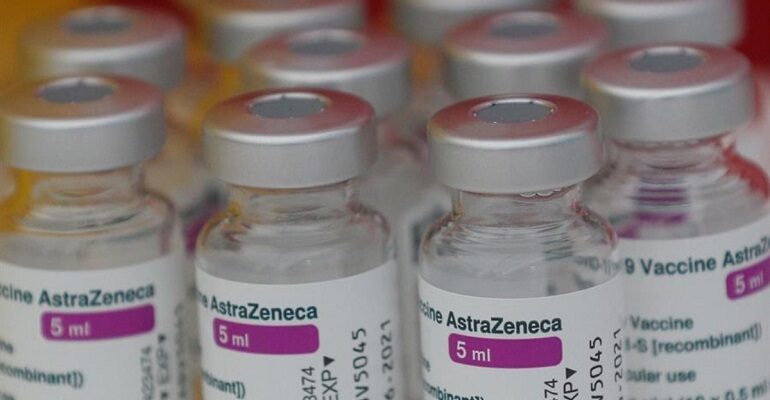 Una enfermera vacunada con AstraZeneca falleció en Georgia