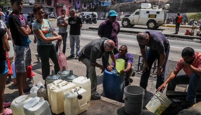 DOBLE LLAVE - Venezolanos valoran negativamente el servicio de agua, según OVSP