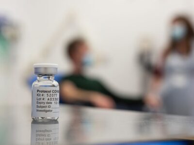 AstraZeneca y Oxford detienen su ensayo de vacunas contra el Covid-19 para niños