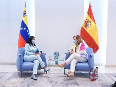 España anhela "una relación constructiva" con Venezuela