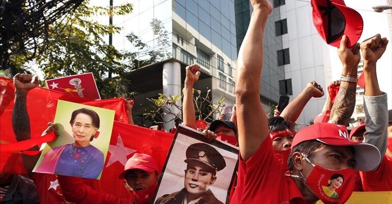Milicia birmana disuelve con disparos manifestación del personal sanitario
