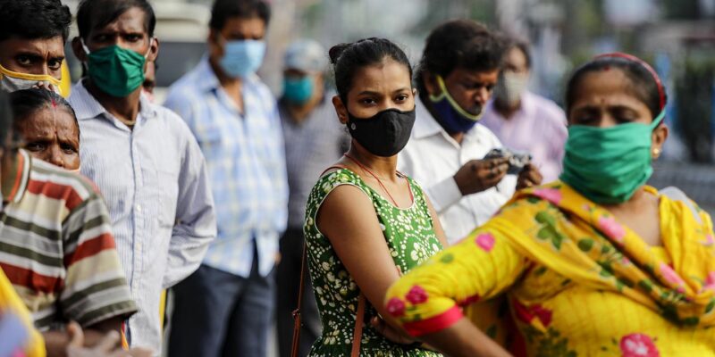 DOBLE LLAVE - Implementan nueva fase de vacunación en la India