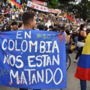 Disturbios dejan un fallecido y 15 heridos en Colombia