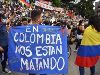 Disturbios dejan un fallecido y 15 heridos en Colombia